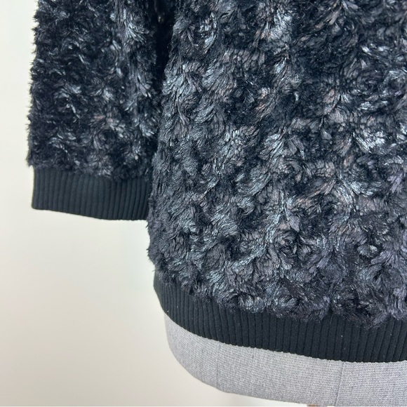L’agence black textured fuzzy 3/4 sleeve top - Picture 3 of 8